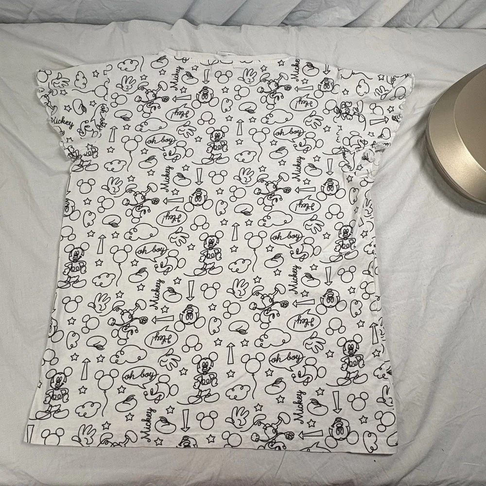 Disney Mickey T-Shirt White With Black Mickey Doodles Size‎ L Perfect For WDW